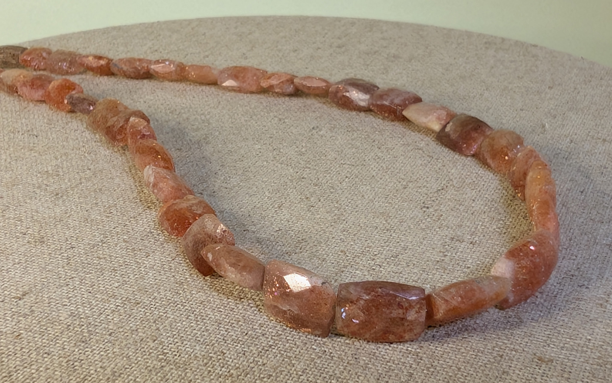 Collier en Pierre de Soleil