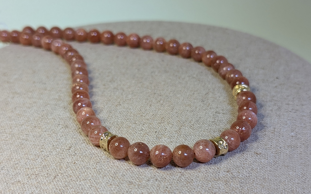 Collier en Pierre de Soleil
